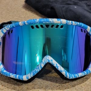 Smith Optics Snow GOGGLES Blue and White Mirrored Lenses.